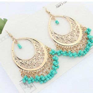 2/$25❣️Gold Tone & Mint Beaded Earrings